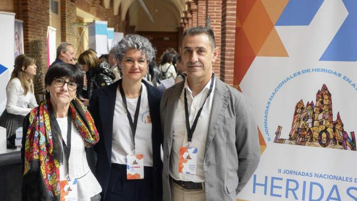 María Jesús Perez Prieto, Elena García Mateos y Joaquín Fidalgo, ayer en las jornadas . MARÍA FUENTES