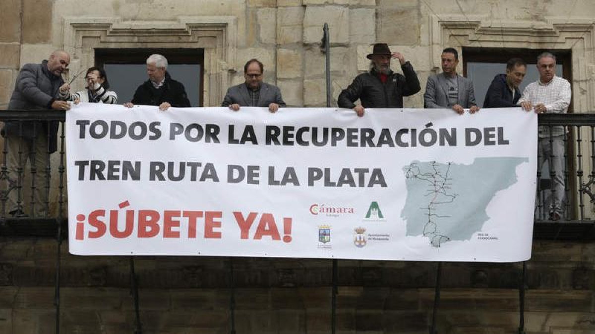 La plataforma Corredor Oeste advierte que seguirán movilizándose por la reapertura.  FERNANDO OTERO