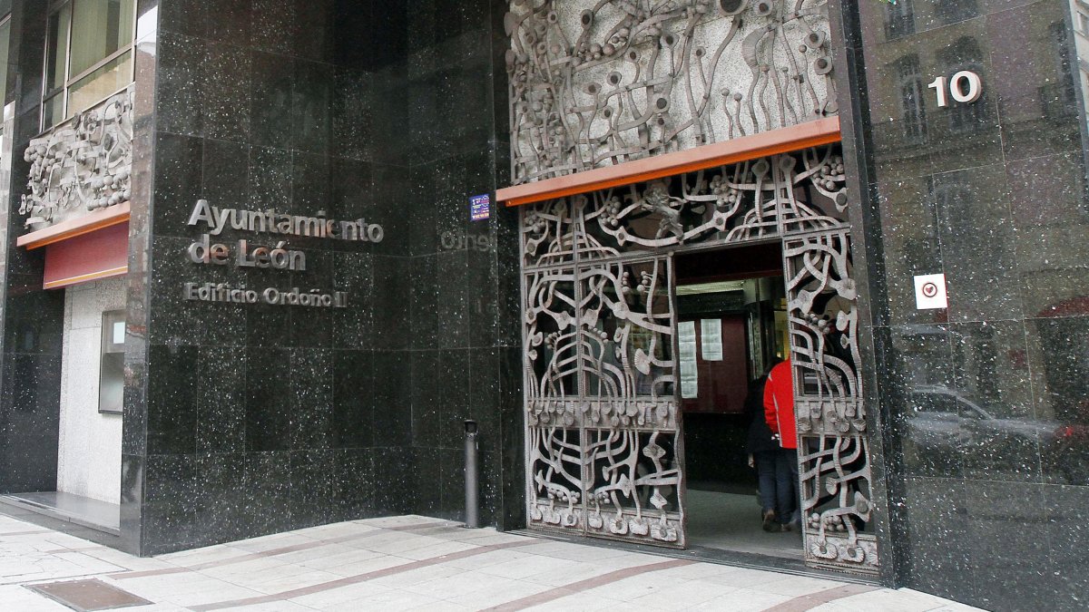 El ayuntamiento de león retrasa la cesión de una carpa a vecinos de la lastra por 