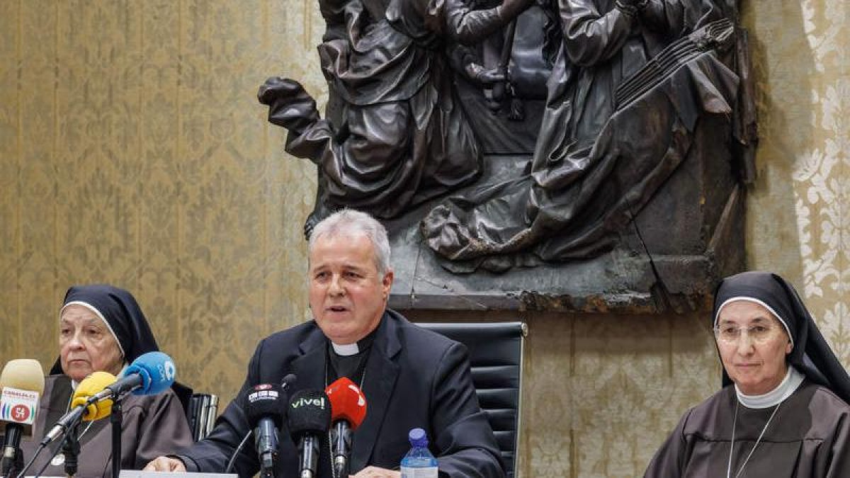 El arzobispo de Burgos, en la rueda de prensa. SANTI OTERO
