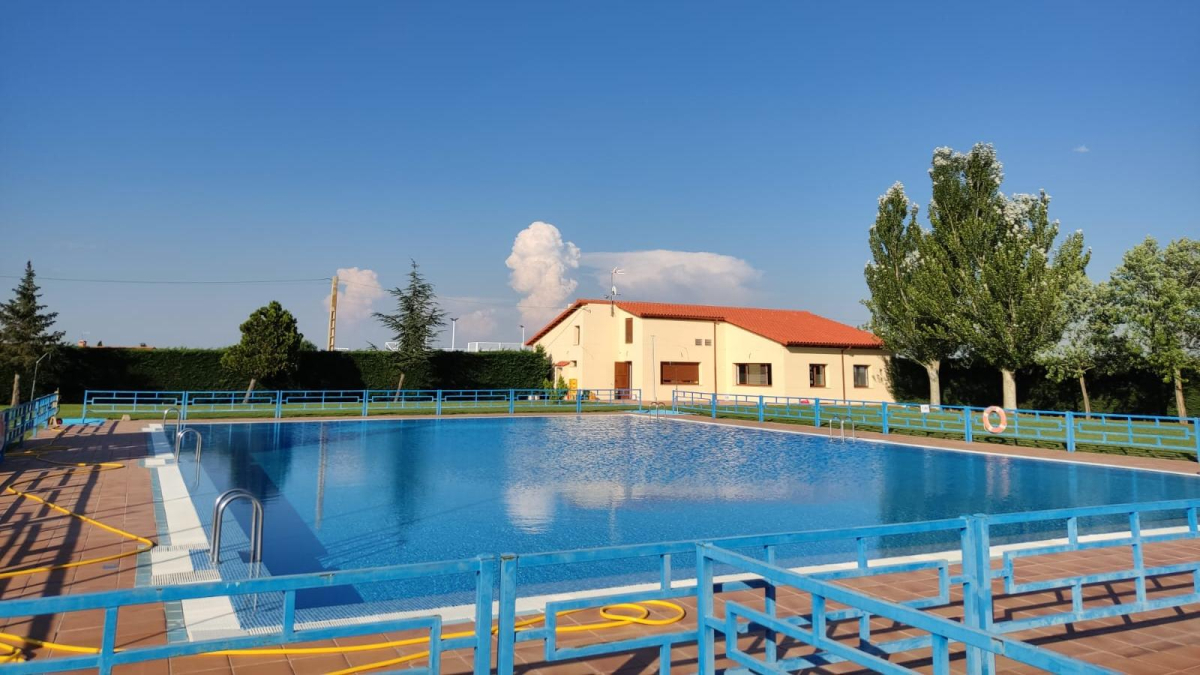 Piscinas municipales del ayuntamiento de Riego de la Vega.