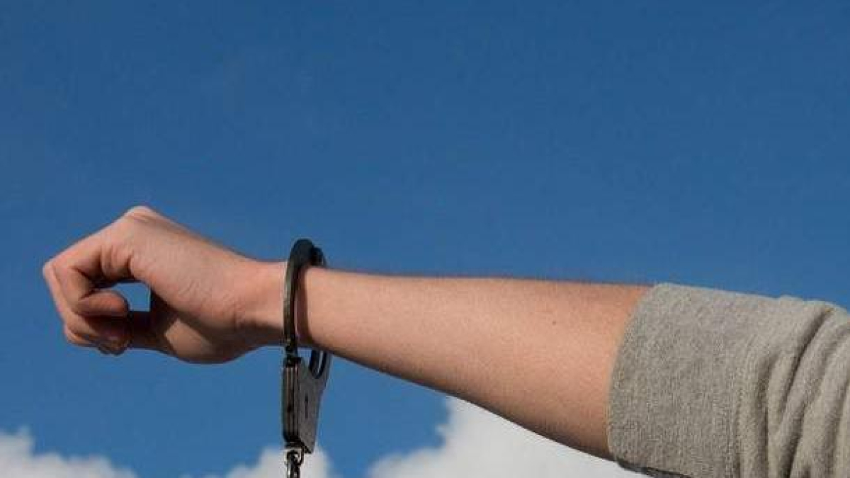 Proyecto Joven-Proyecto Hombre ayuda a soltar las cadenas de las adicciones.  LECHENIE-NARKOMANII