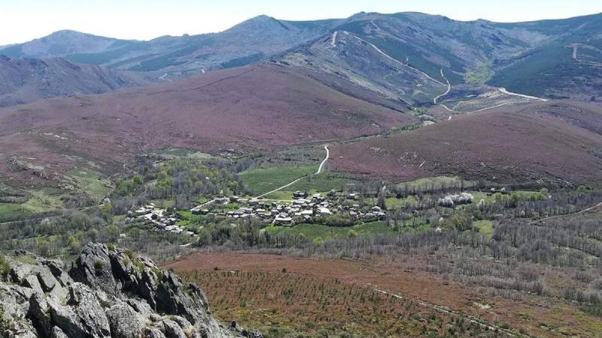 Vista de la localidad de Valdavido, en el municipio de Truchas.  DL