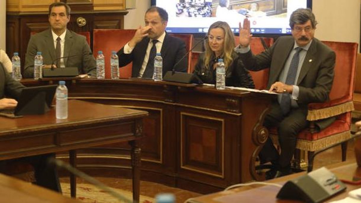 Blanca Herreros, junto al hasta compañero de Vox, Ildefonso del Fueyo, en una imagen de archivo