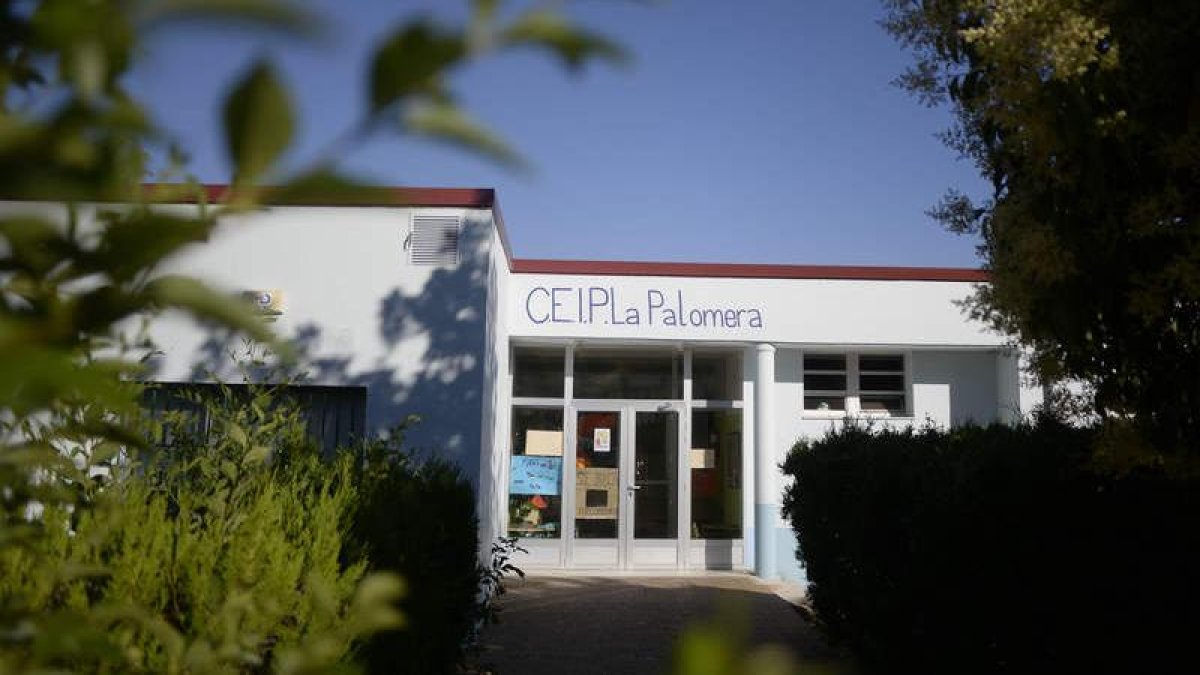 Entrada de Infantil en el colegio La Palomera de León.