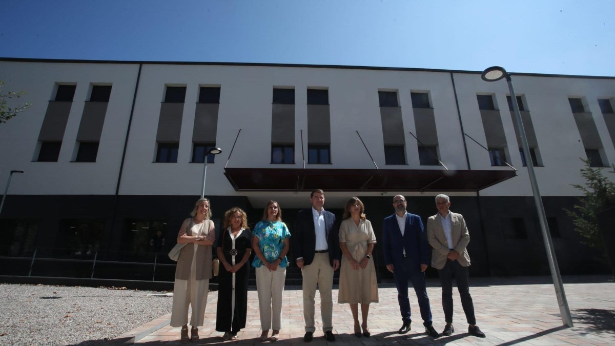 Mañueco y las autoridades presentes, en el acto.