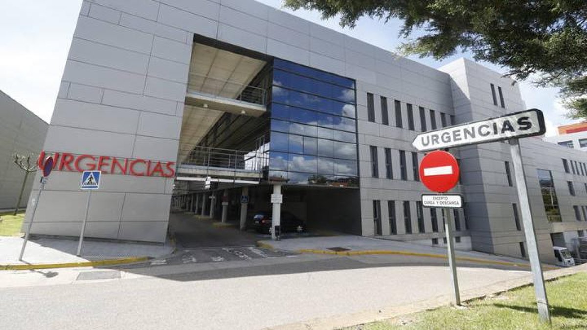 Entrada al área de Urgencias del Hospital de León