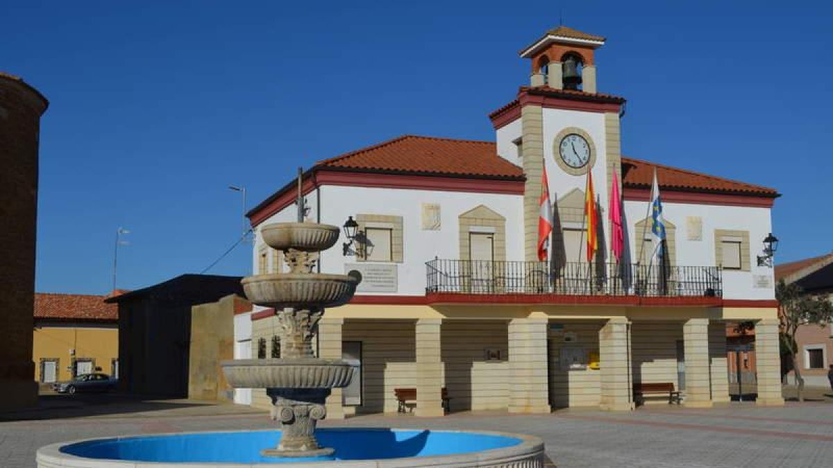 Imagen de la plaza Mayor de Villaquejida. MEDINA