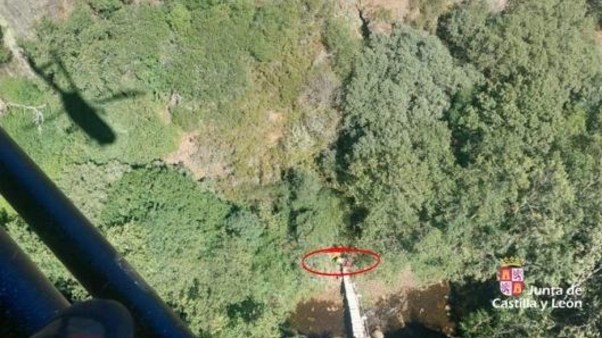 Rescatada una mujer de 62 años indispuesta en la ruta de San Facundo (León).