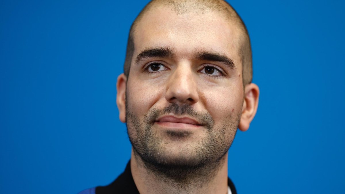 El astronauta español Pablo Álvarez, participa en una charla con estudiantes de la Universidad Nacional Autónoma de México (UNAM), este lunes en Ciudad de México (México). EFE/Sáshenka Gutiérrez