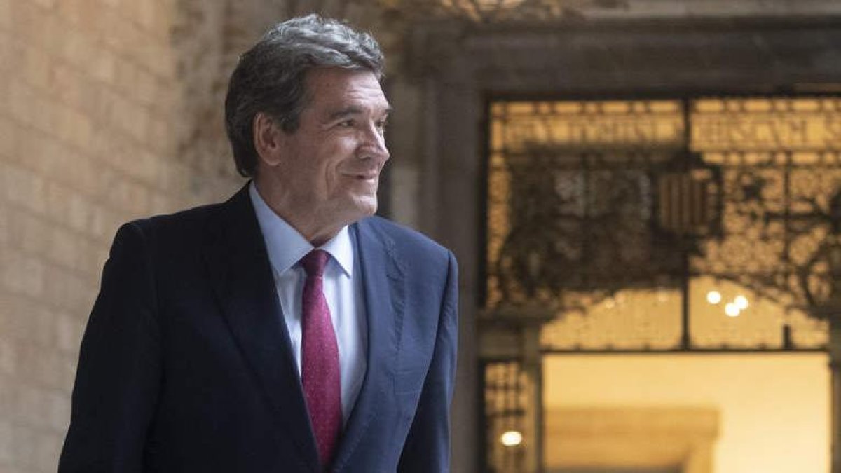 El director de economía del banco de españa dimite horas después de presentar su informe