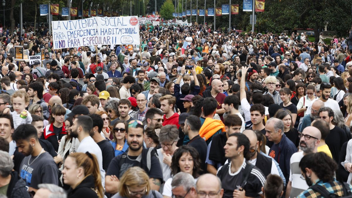 Manifestación que bajo el lema 'Se acabó. Bajaremos los alquileres', el pasado domingo en Madrid en reclamo de medidas eficientes que ayuden a contener el precio de la vivienda en alquiler.