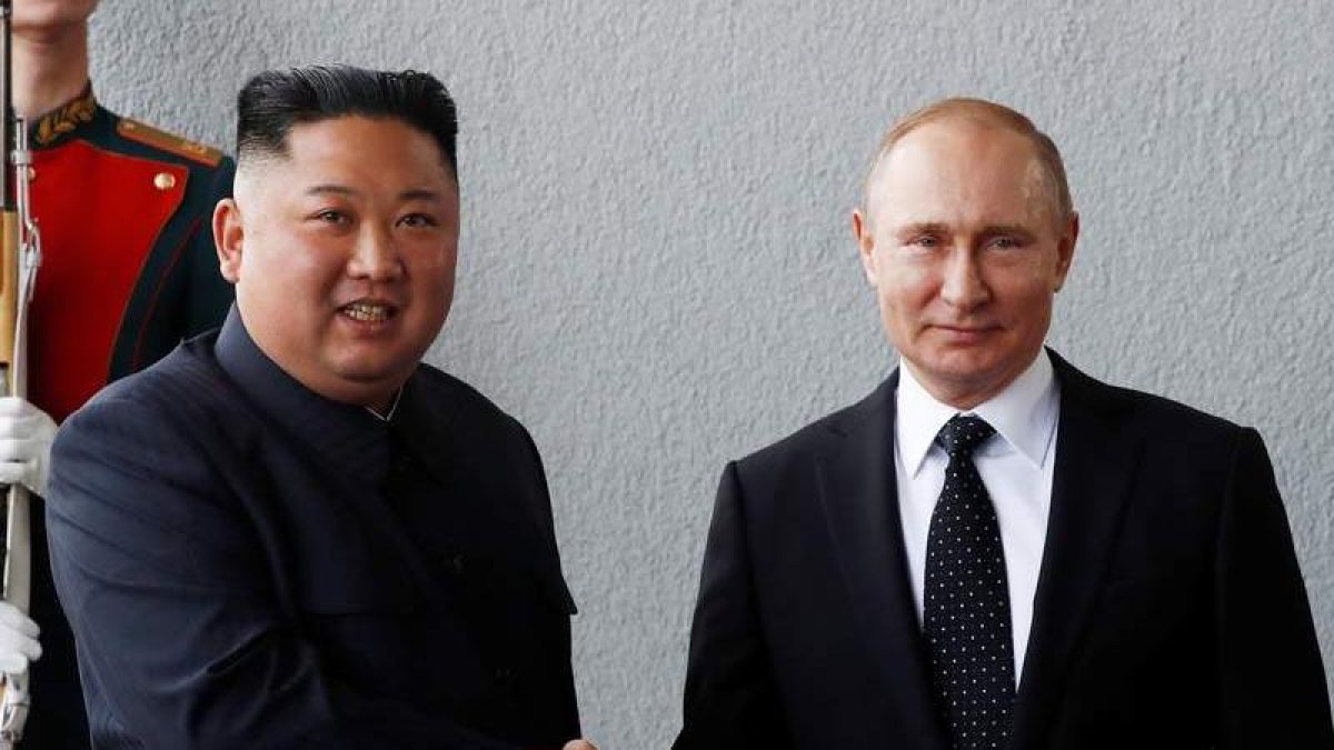 Vladimir Putin con el dictador norcoreano