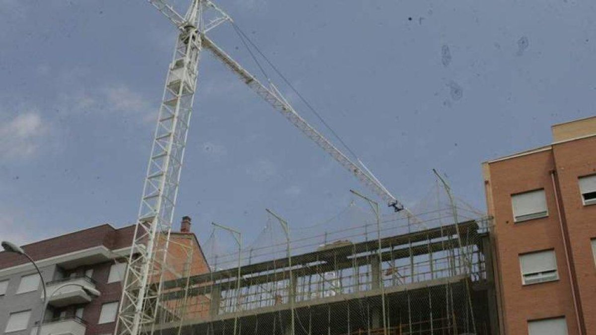 El ministro de Economía, Comercio y Empresa ha anunciado la construcción de 150 viviendas de alquiler asequible en una primera fase en Castilla y León.