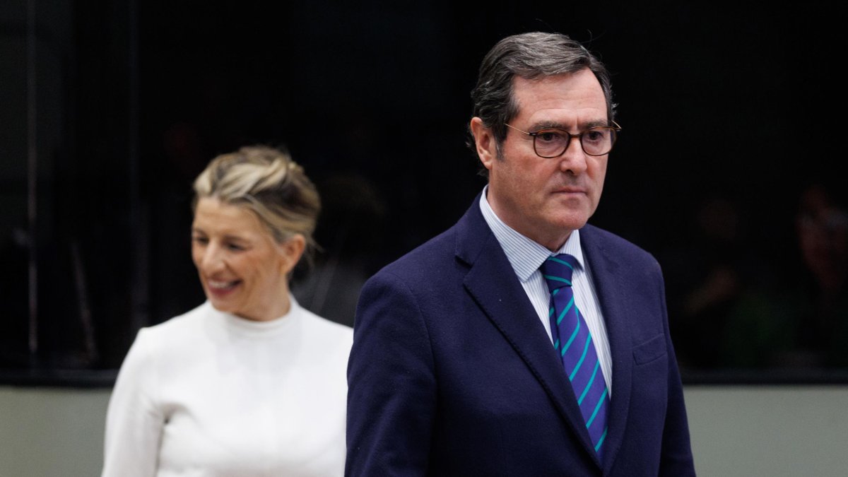 Antonio Garamendi con Yolanda Díaz.