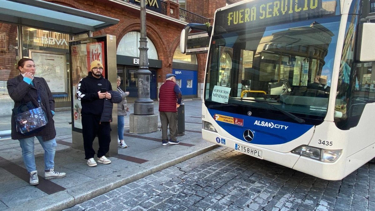 El bus urbano de León trabaja a medio gas.