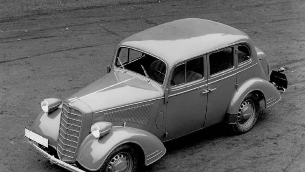 Opel 2,0 Liter, Viertürer (1935).