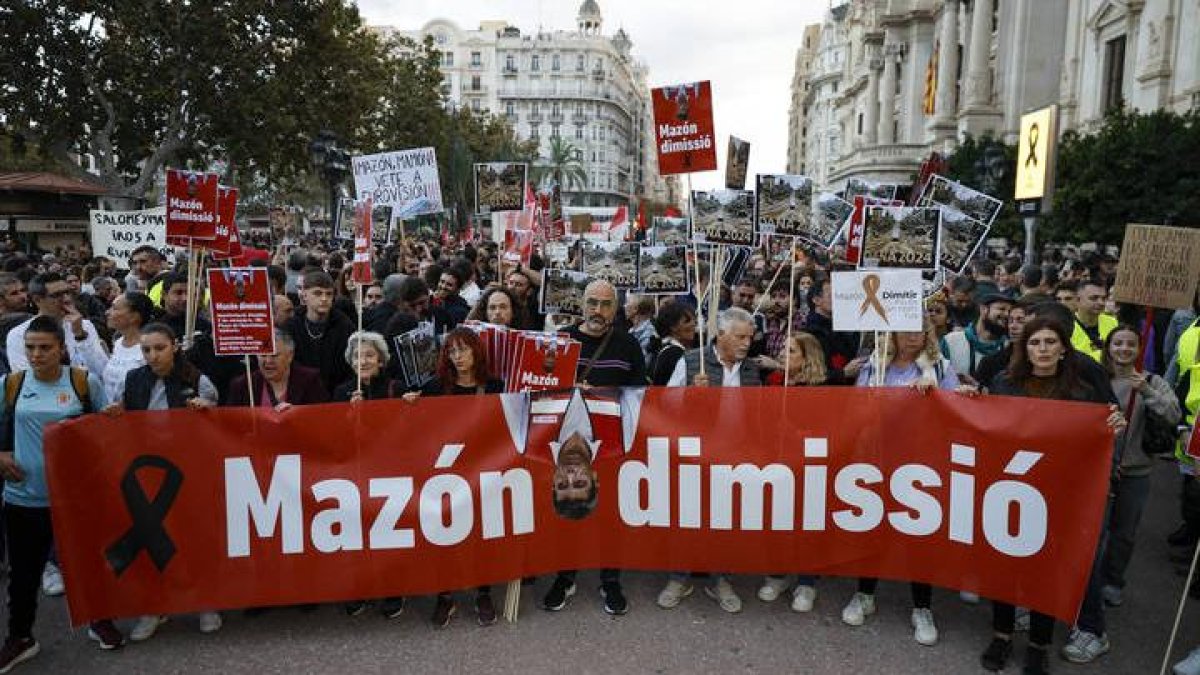 Manifestantes protestan en Valencia.