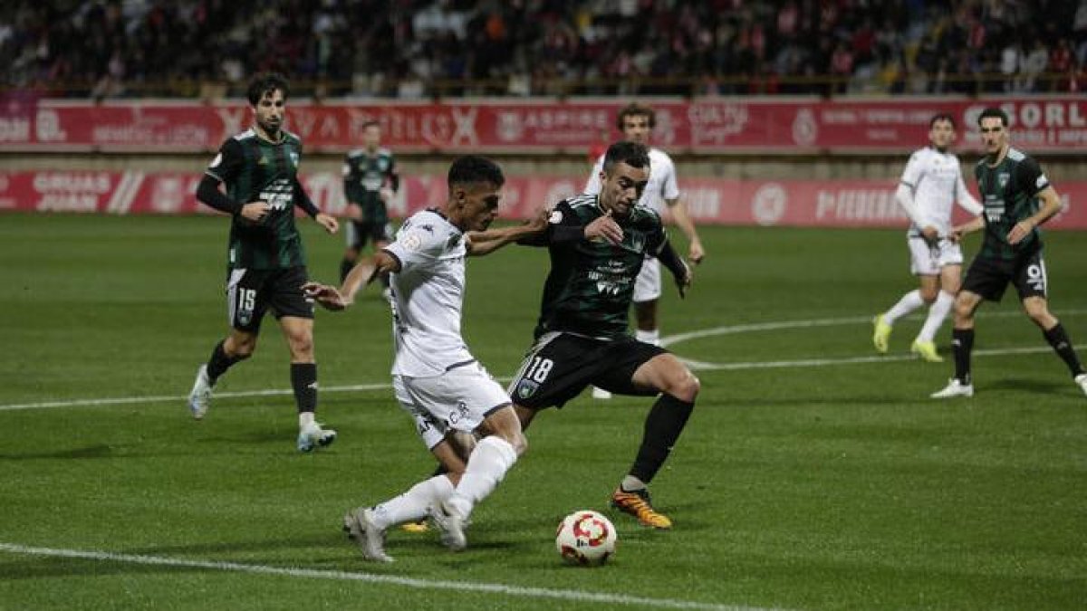 Partido de fútbol Cultural Leonesa - Sestao River.