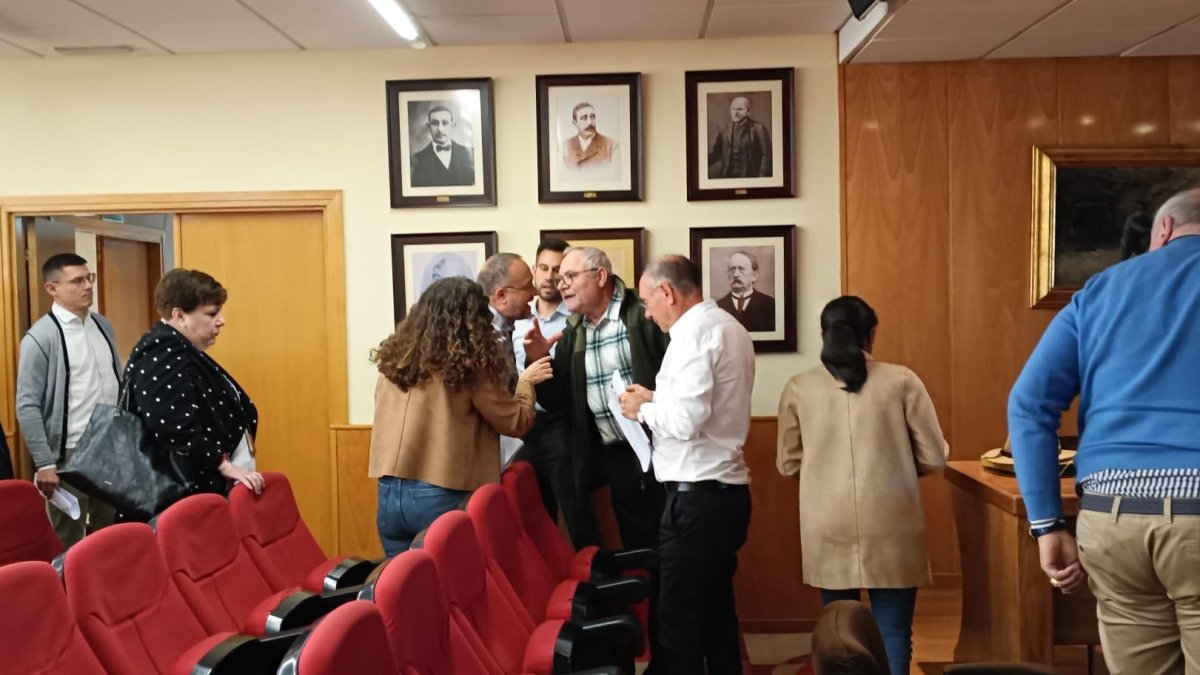 Enfrentamiento entre el portavoz del PSOE y el viceportavoz del PP en el Ayuntamiento de Bembibre.