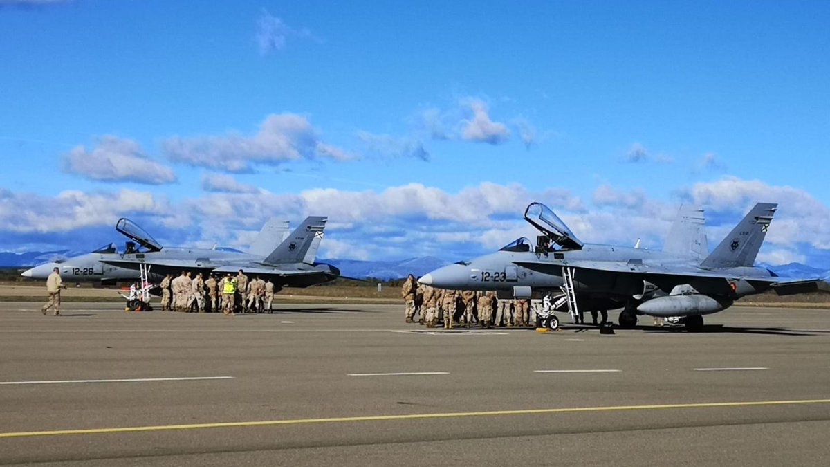 Cazas F-18 en León.