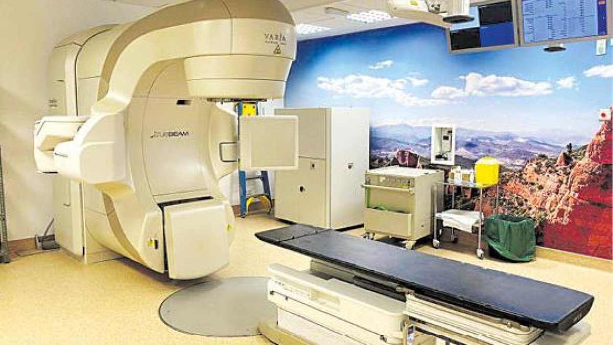 Tercer acelerador lineal instalado en el Hospital de León.