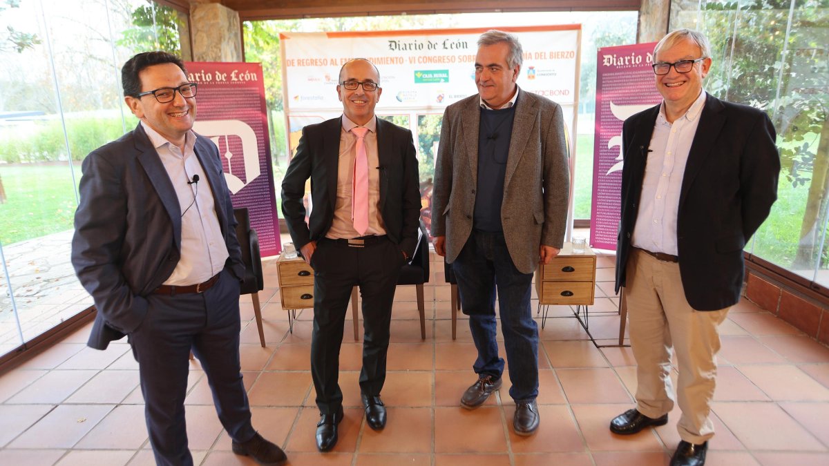 VI Congreso sobre la economia del Bierzo Mesa redonda Empresas y administracion la energia y al agenda 2030 foto Luis de la Mata