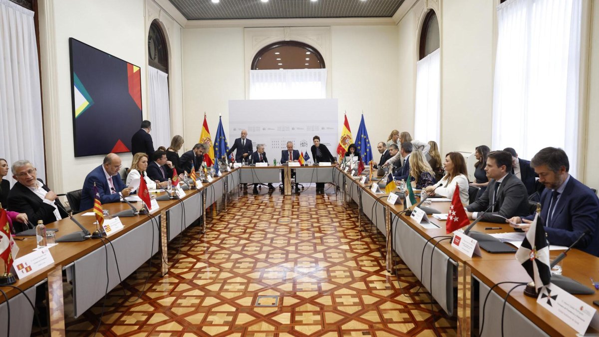 Imagen de la reunión del Comité Preparatorio de la Conferencia de Presidentes autonómicos, que preside el ministro de Política Territorial, Ángel Víctor Torres, el pasado 28 de octubre. EFE/ J.J.Guillen