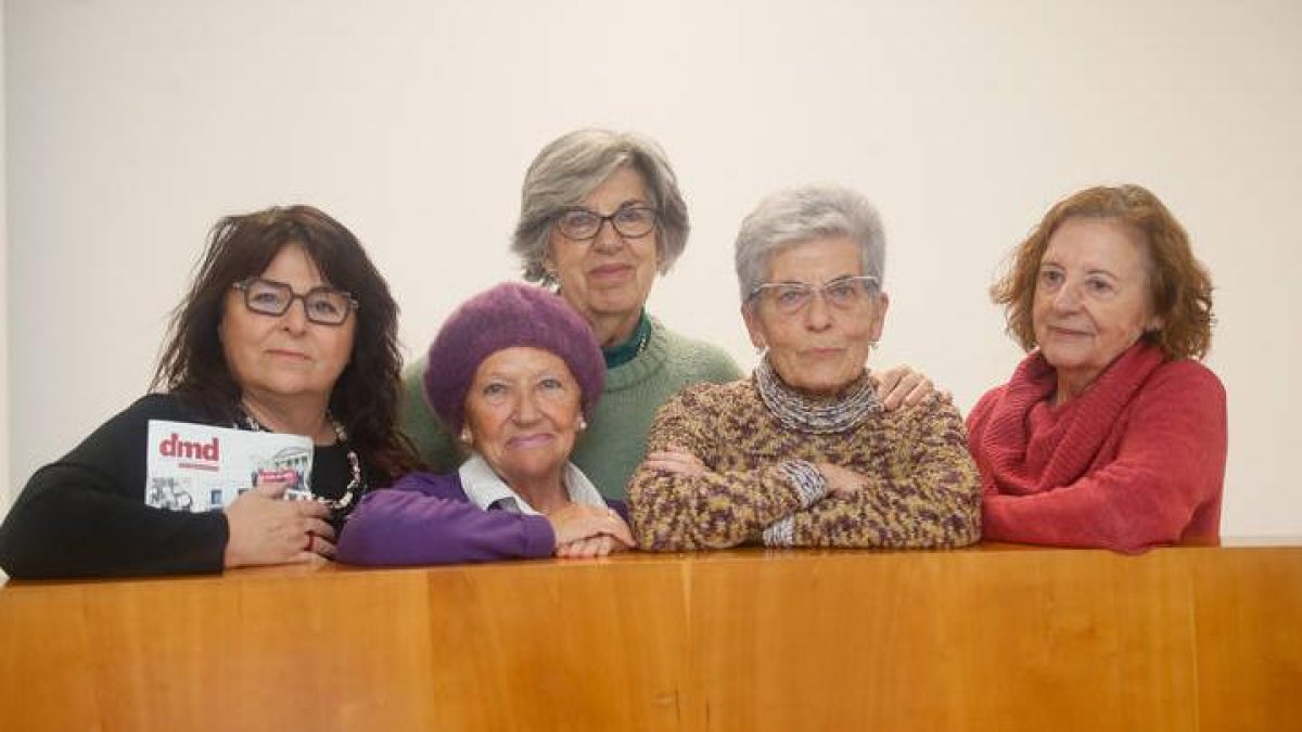 Teresa Jular, Carmina Ferrero, Teresa Ribas, Camino Redondo y Elena Burón, de DMD León.