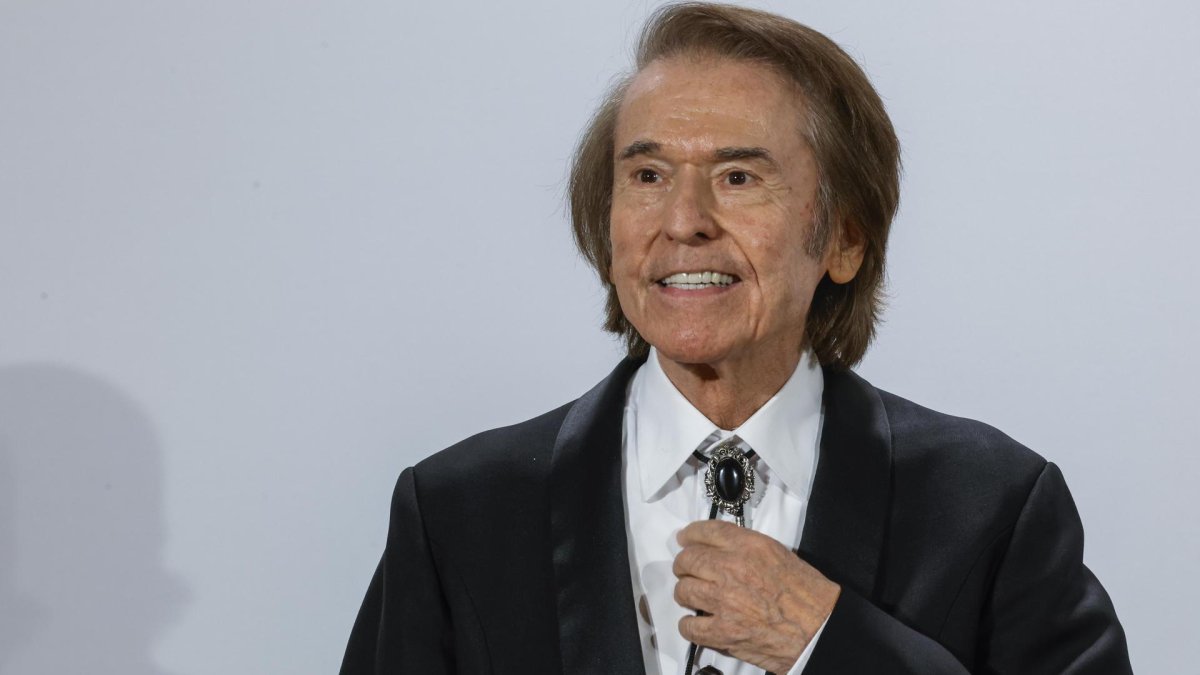 Fotografía de archivo, del cantante Raphael.