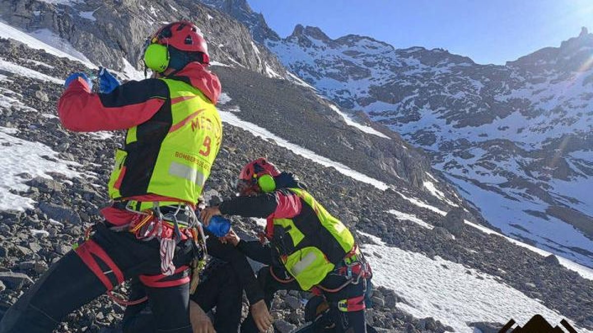 El operativo de búsqueda ha hallado con vida al joven bañezano de 23 años que se encontraba desaparecido en Picos de Europa.