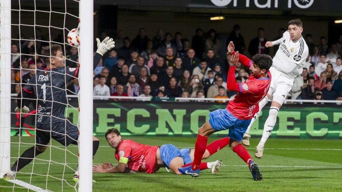 Valverde fue el encargado de iniciar la goleada del Real Madrid. GUILLÉN