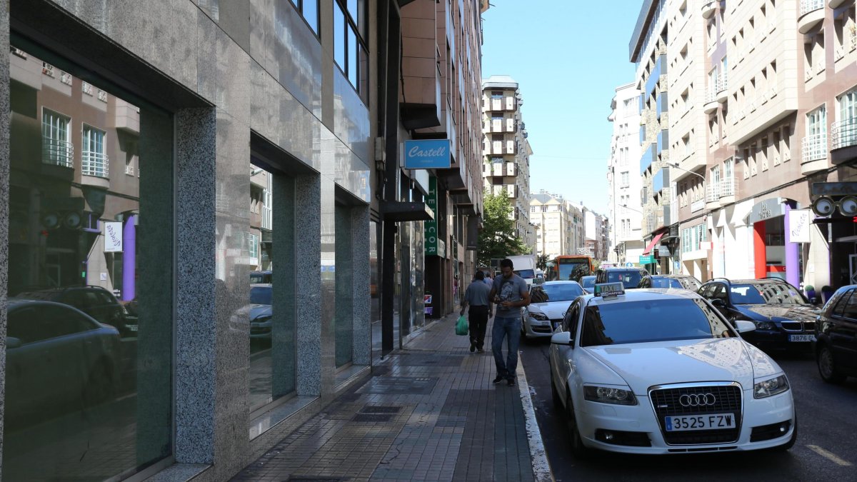 Parada de taxis de la calle Camino de Santiago, en Ponferrada.