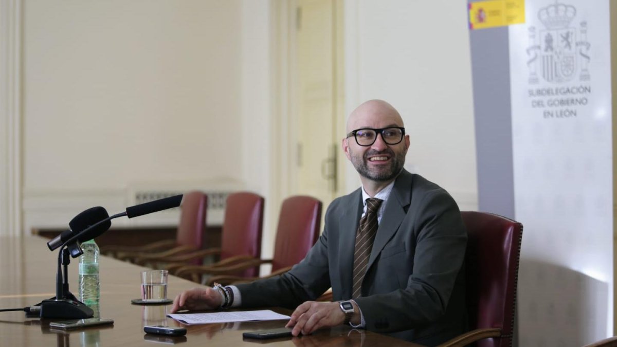 El subdelegado del Gobierno, Héctor Aláiz, en la rueda de prensa de presentación de las inversiones en León del Plan de Resiliencia.