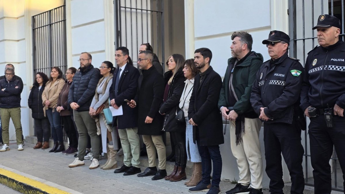 Homenaje en Barbate a los dios guardias civiles asesinados por los narcotraficantes hace un año.