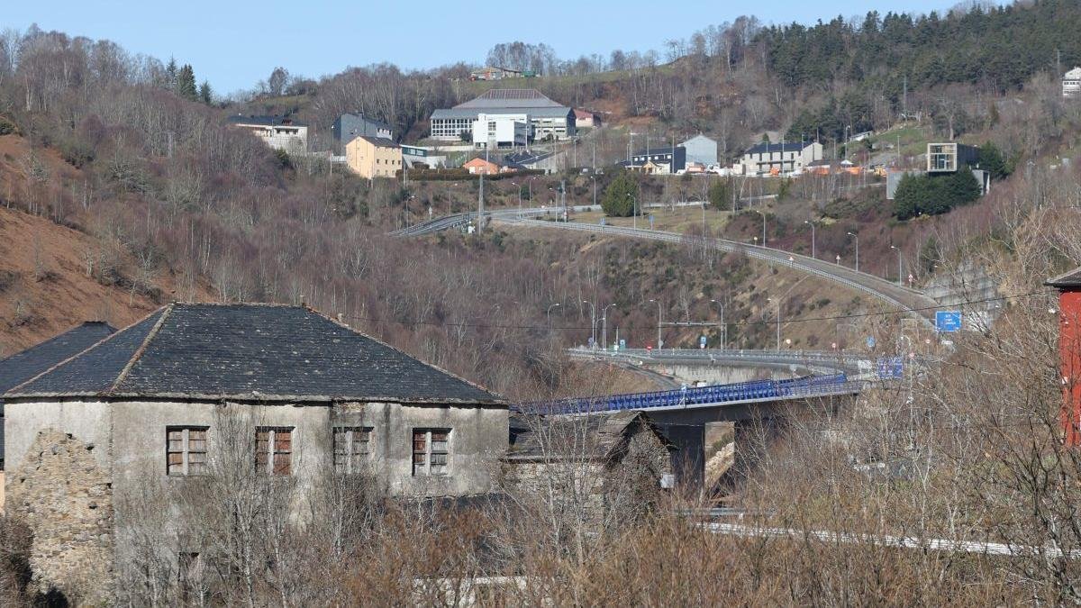 Las obras del viaducto dejan también el asfaltado de la carretera a El Castro