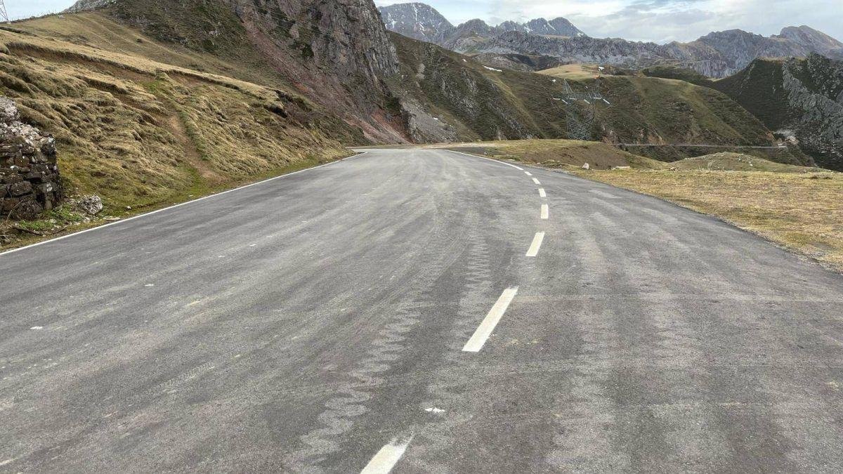Entrada al puerto leonés de Pinos desde Asturias.
