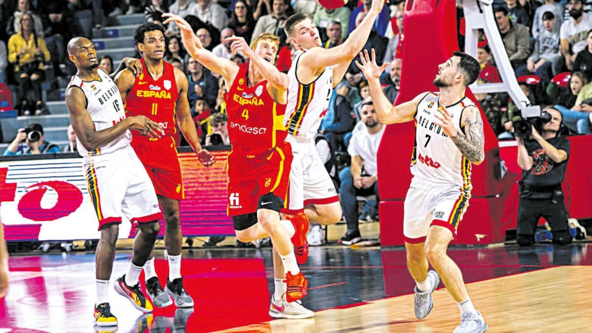 Bélgica y España, en el partido de la primera vuelta.