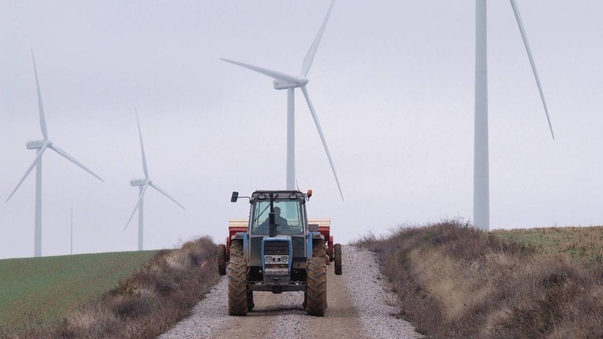 León Propone pide que las energéticas retornen beneficios.