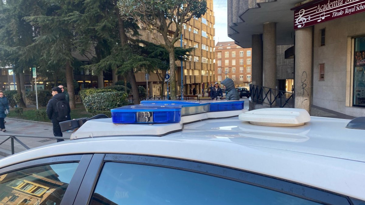 Una patrulla en el lugar en el que ocurriron los hechos.