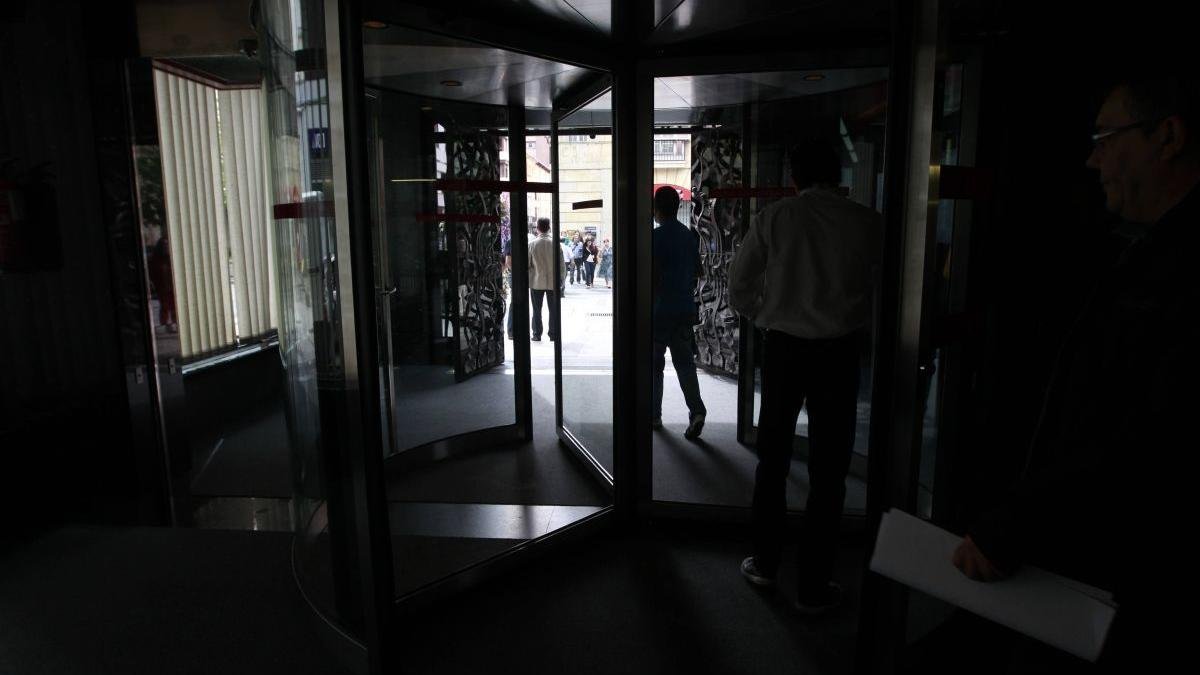 Puerta de entrada del consistorio de Ordoño II.