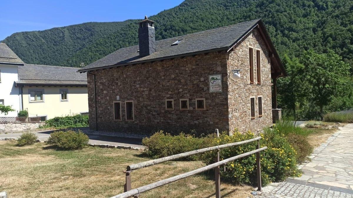 El edificio se construyó en el año 2001.