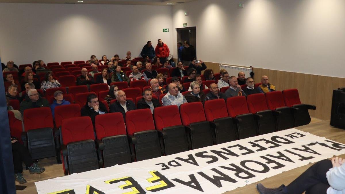 Alcaldes, concejales y asociaciones afectados por la línea de Feve.