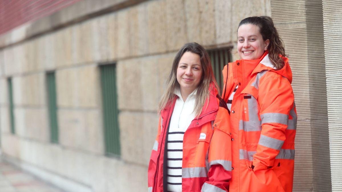 Las enfermeras de los centros de salud de Trobajo y La Condesa, Leticia Trancón y Laura Bécares, pasearán con los pacientes.