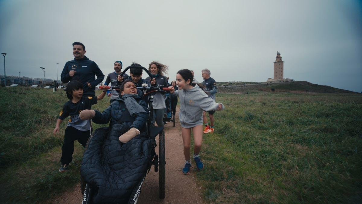 Mario y el equipo de ‘Empujando sonrisas’ estarán hoy en la media maratón de León.