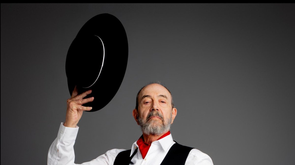 Miguel Rellán, caracterizado como el bailarín Juan Martínez