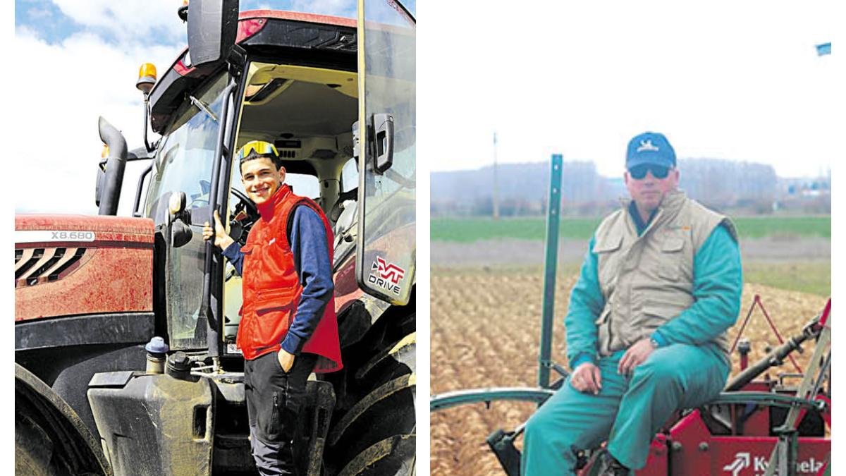 Carlos García, de Sahagún, frente a su tractor y David Rodríguez, de Mansilla, frente a su tractor.