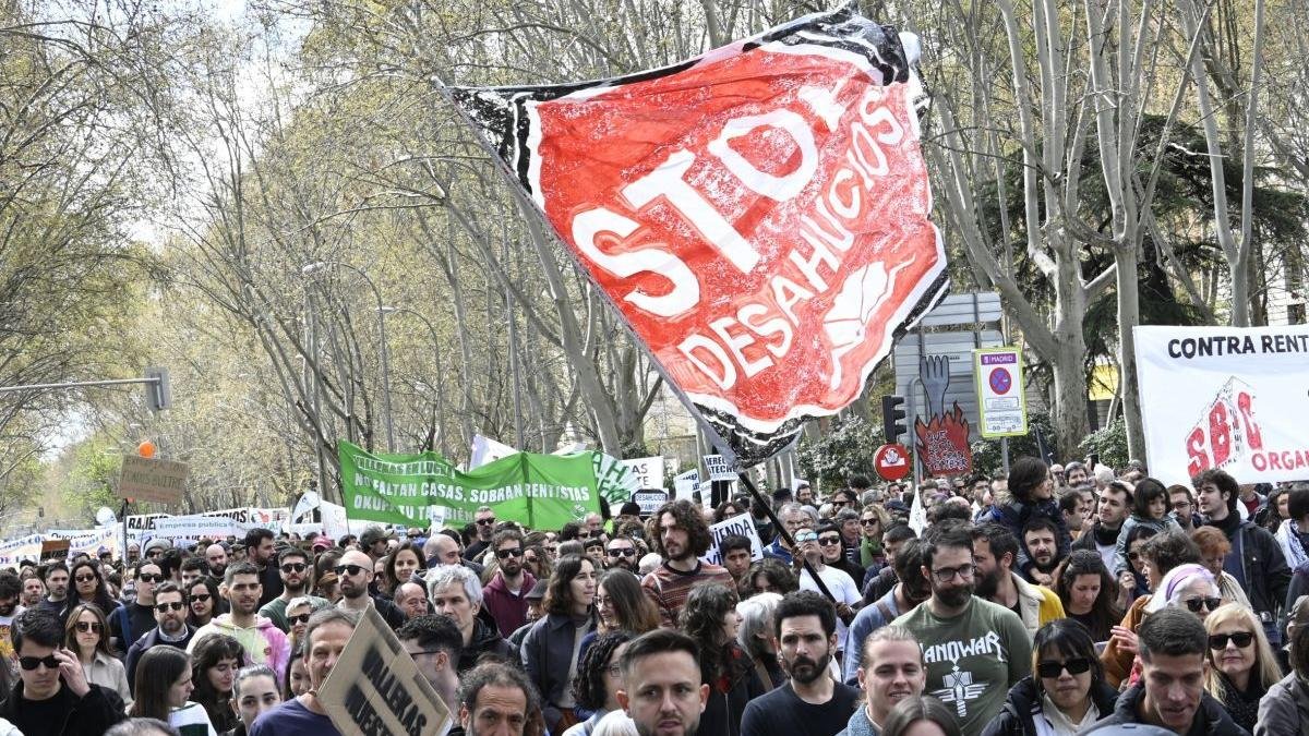 Miles de personas se manifestaron en 40 ciudades contra la carestía de la vivienda.