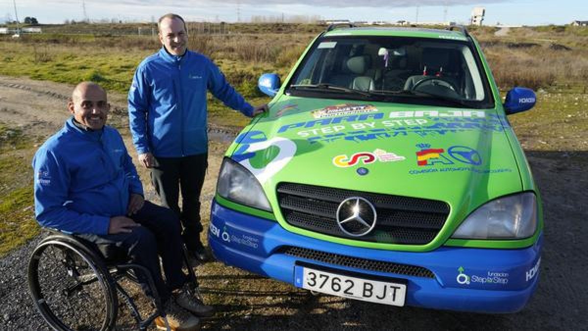 El piloto berciano con discapacidad Pedro González y su copiloto, Iván Rodríguez
