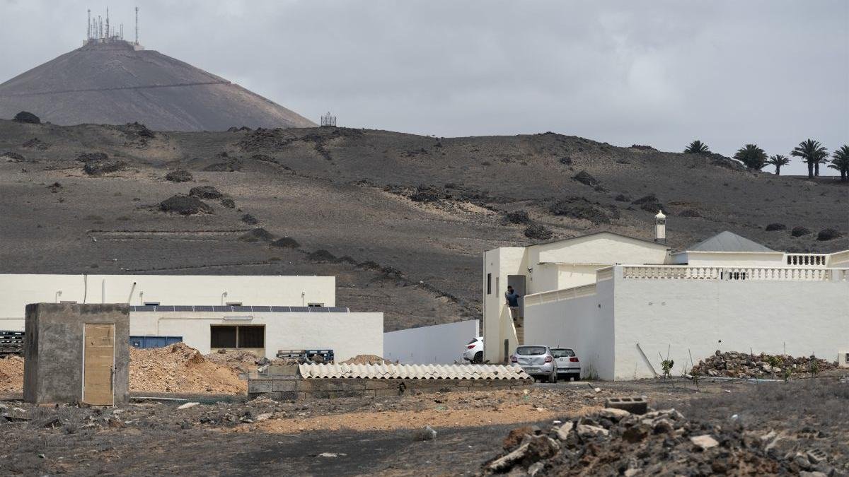 Cierre del centro de acogida de menores migrantes en Lanzarote por mala gestión y malas condiciones.